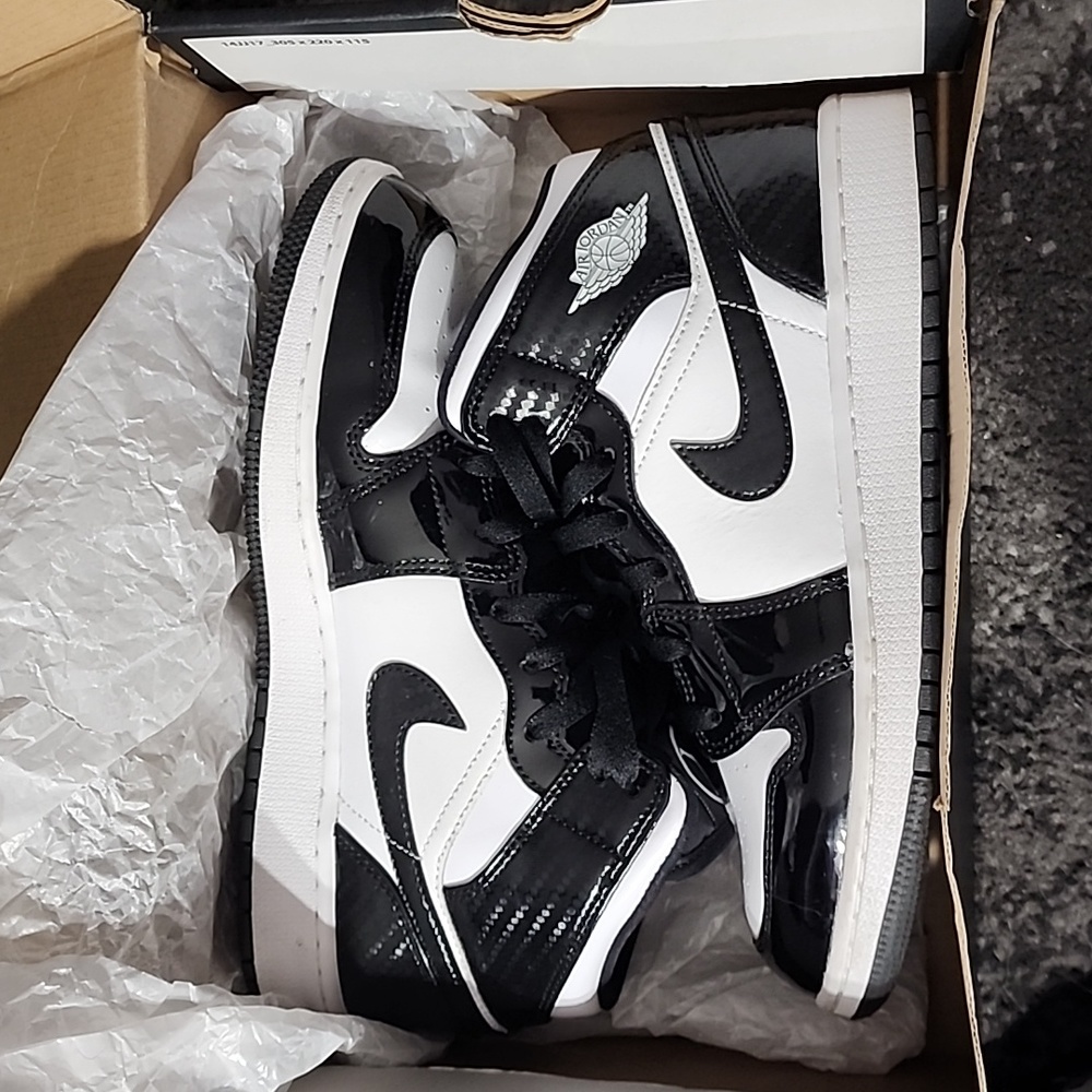 Black/white Jordan 1 (mid) Size 8 womens (6.5 kids)